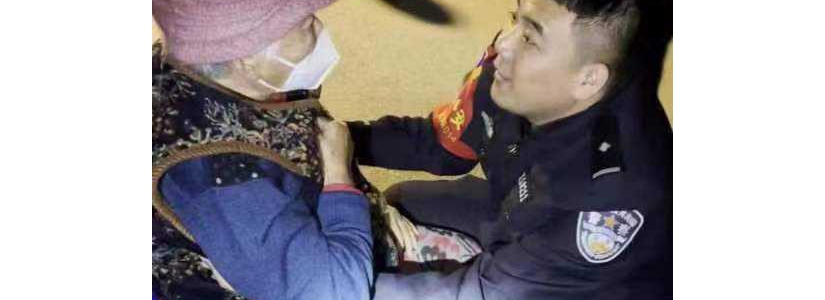 楼房突发火灾遵化辅警浓烟中背出隔壁楼瘫痪老人