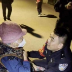 楼房突发火灾遵化辅警浓烟中背出隔壁楼瘫痪老人
