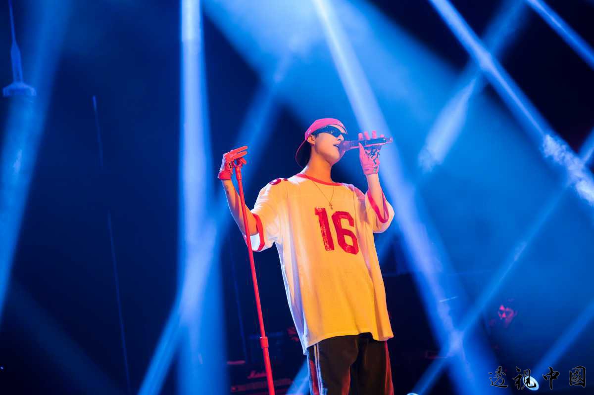 韓星WOODZ澳門演唱會 驚喜演繹MC張天賦《記憶棉》-透视中国