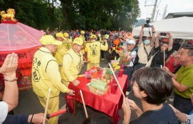 白沙屯媽祖駕臨南投 粉紅超跑首次奔馳中部熱土