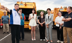鄉鎮環保生力軍 清運車、機具「大閱兵」許淑華縣長「校閱」後撥交鄉鎮