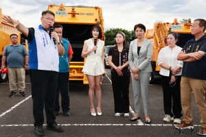 鄉鎮環保生力軍 清運車、機具「大閱兵」許淑華縣長「校閱」後撥交鄉鎮