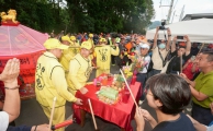 白沙屯媽祖駕臨南投 粉紅超跑首次奔馳中部熱土