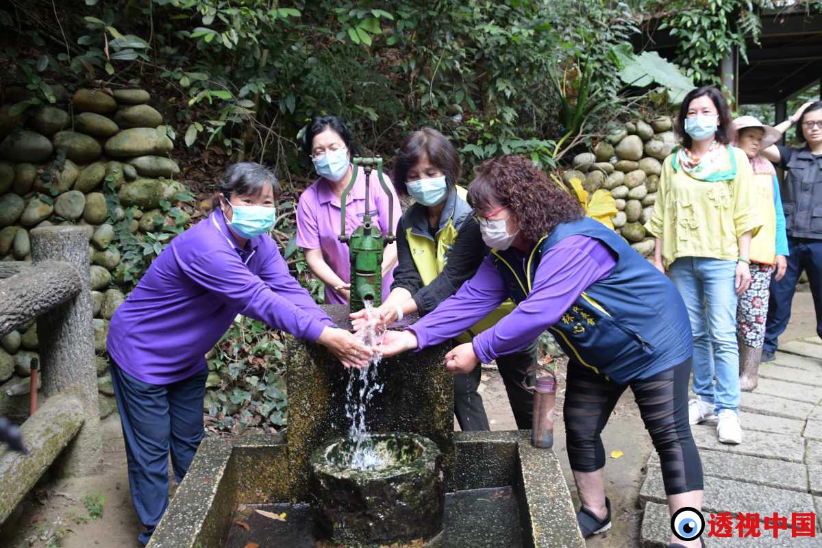 「挑水古道」赏桐花 走出户外登山健身（记者 陈建文 摄）-透视中国