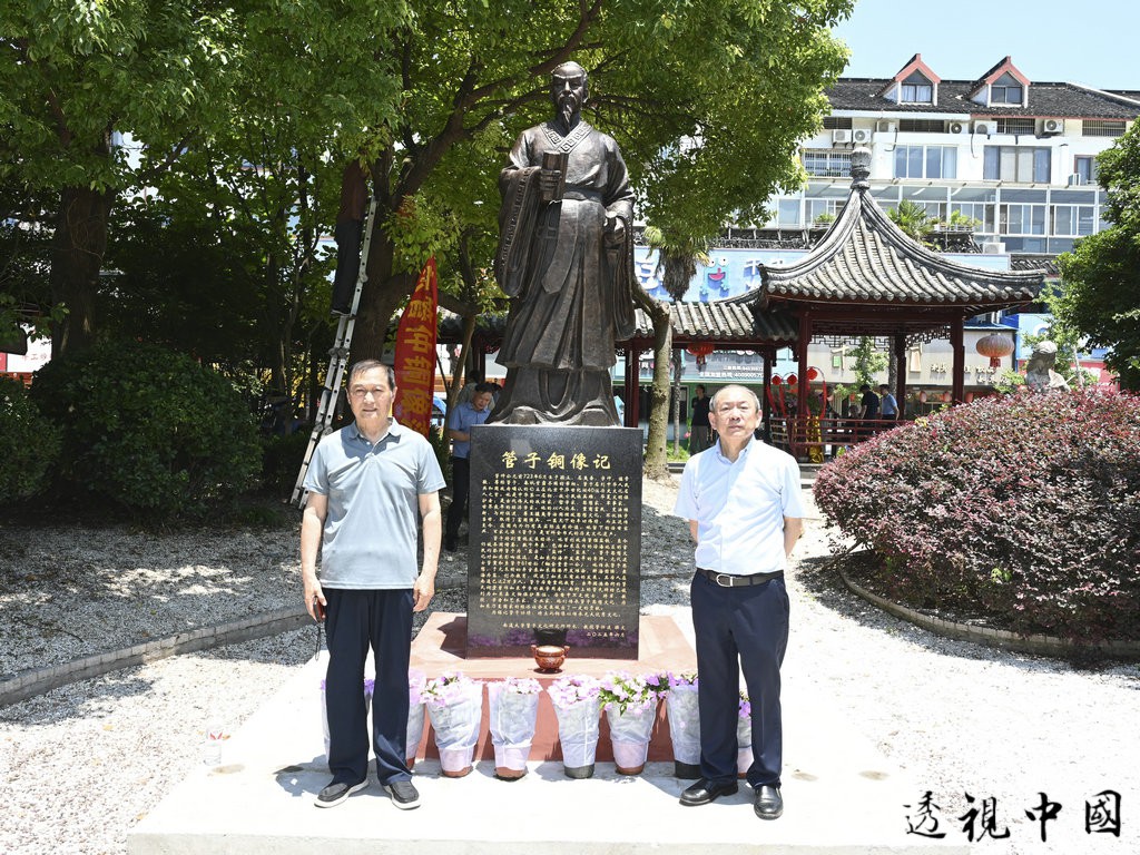 潘金环活动者与管怀进铜像捐建者-透视中国